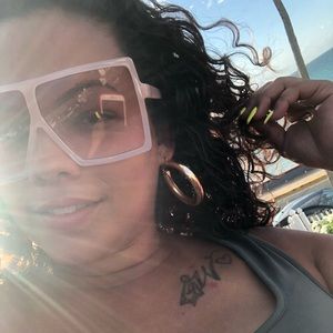 Meet your Posher, Crystal